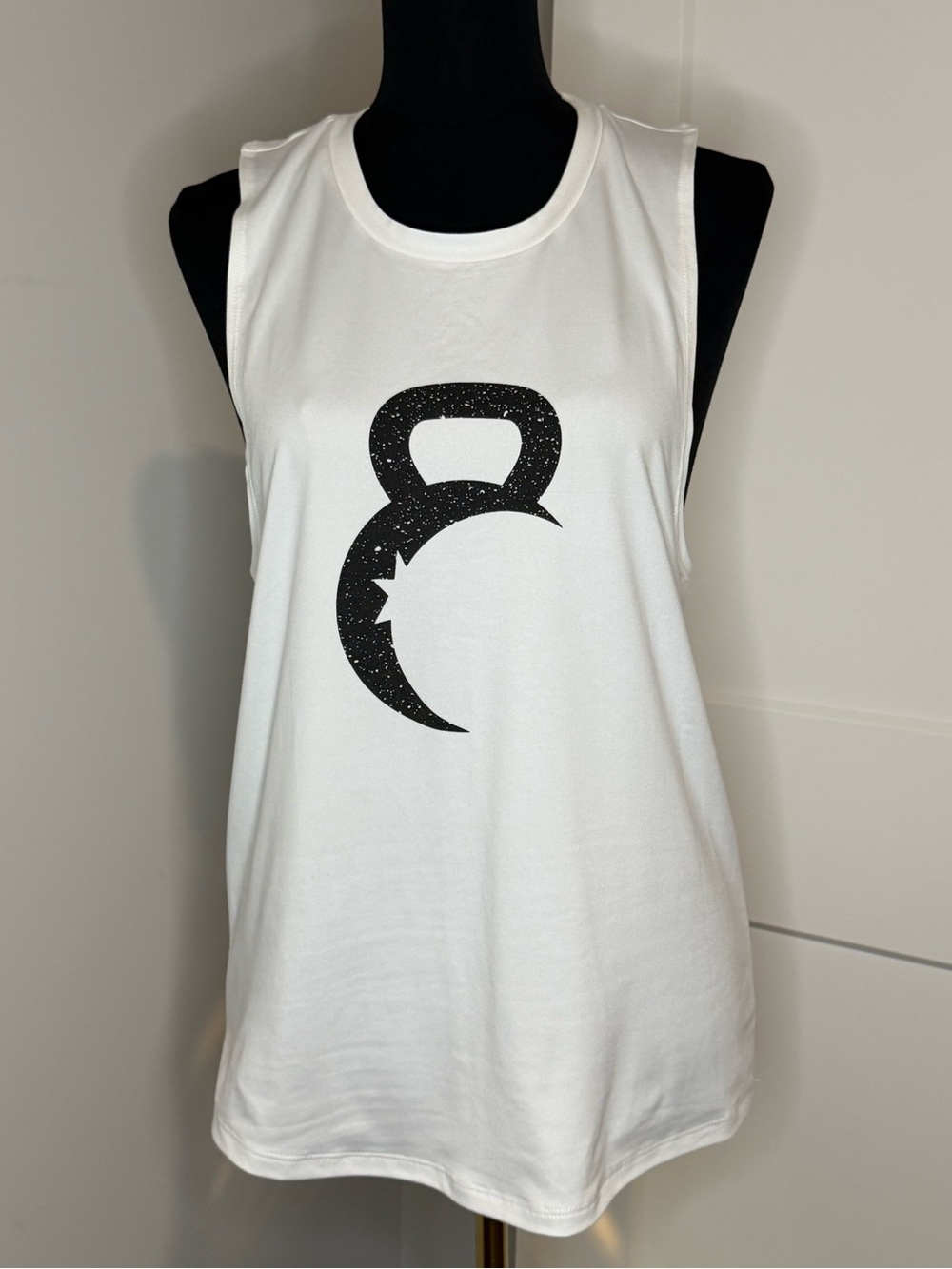 Zyia (L) Women's White Sleeveless Graphic Tank Top